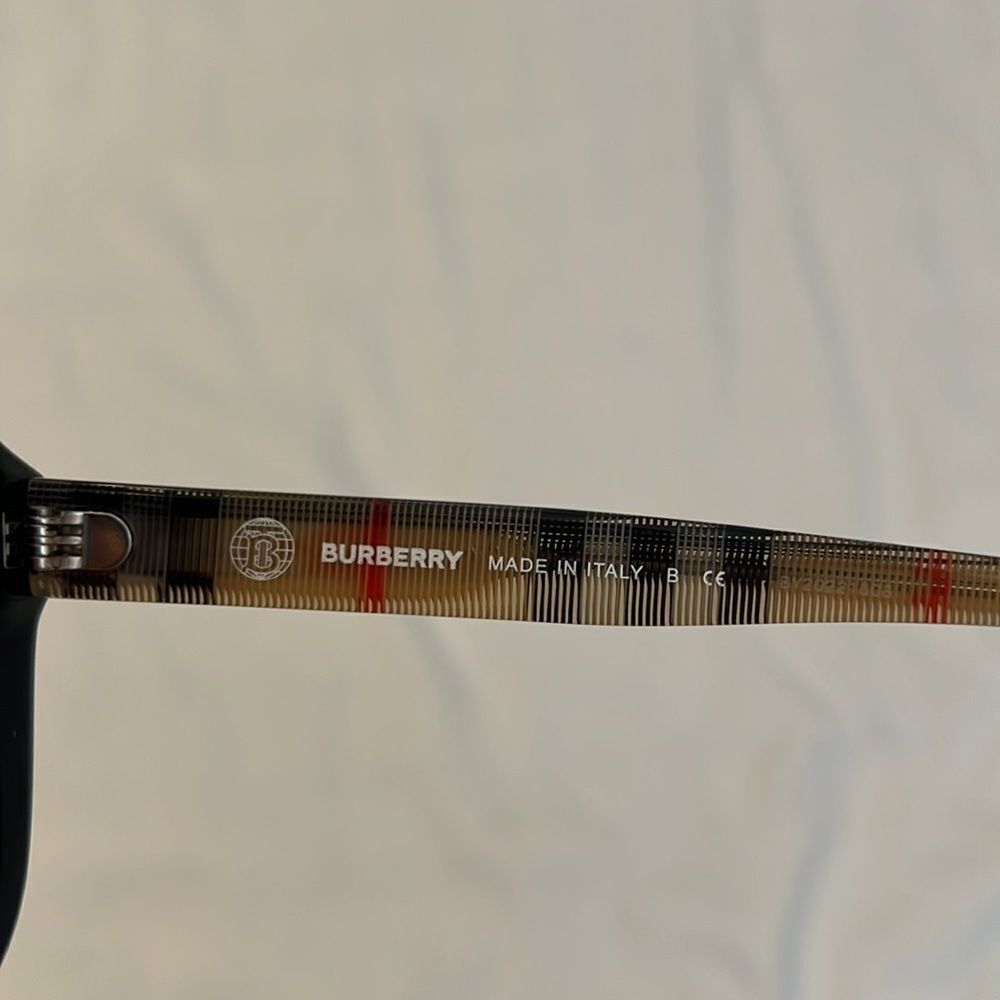 Burberry Elsa black round sunglasses signature print stems excellent condition - Picture 6 of 11
